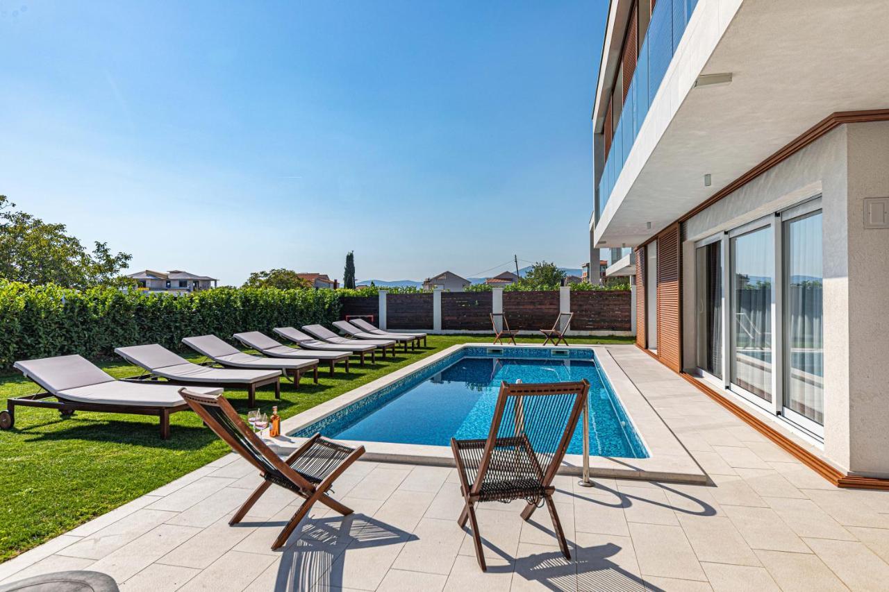 Luxury Sheley With Private Heated Pool-split *