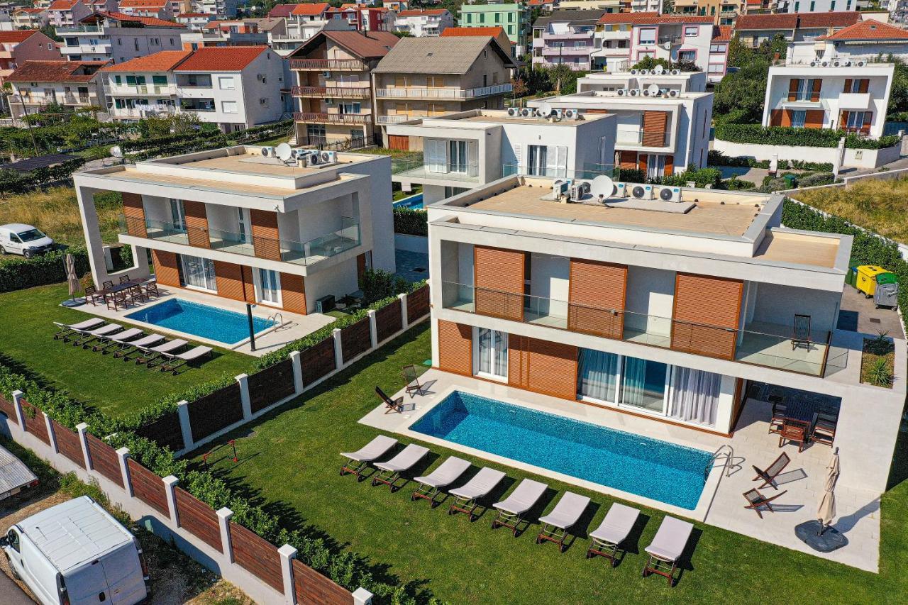 Luxury Sheley With Private Heated Pool-split