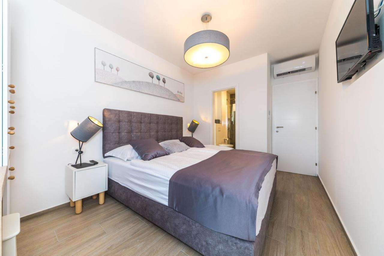 Luxury Sheley With Private Heated Pool-split *