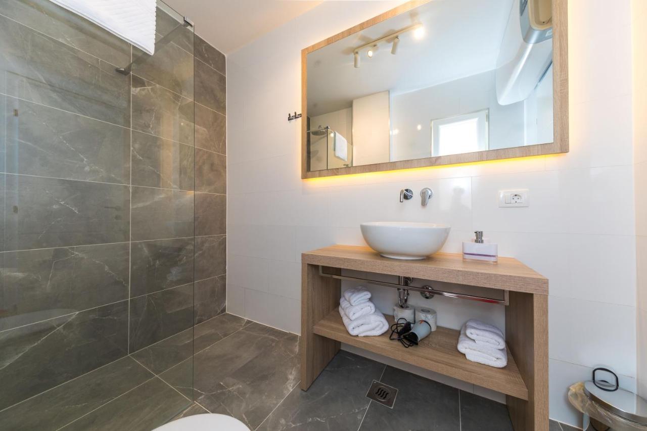 Luxury Sheley With Private Heated Pool-split * Kaštela