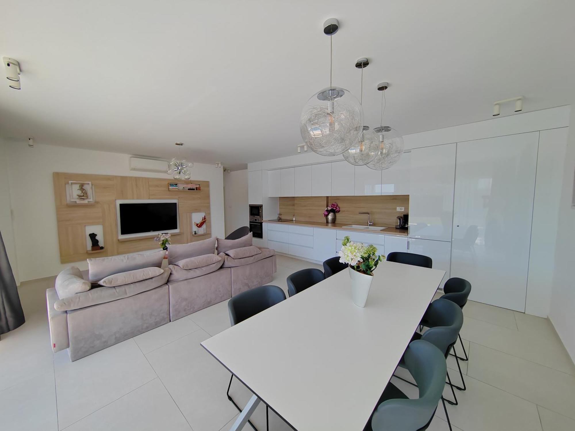 Luxury Sheley With Private Heated Pool-split Kastela