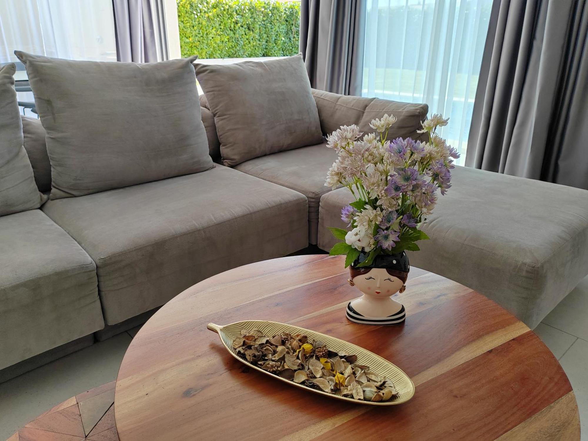 Luxury Sheley With Private Heated Pool-split