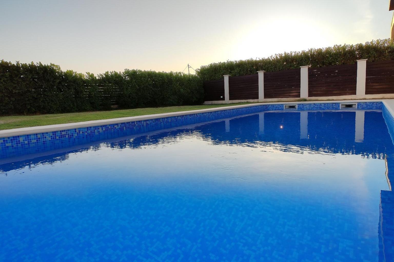 Luxury Sheley With Private Heated Pool-split Vila